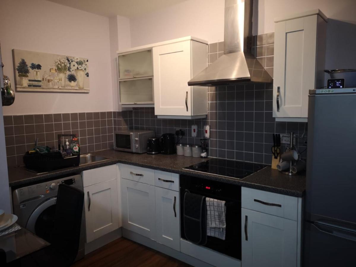 Seven Suites - Beautiful 2-Bed Apartment With Parking In Watford Central Dış mekan fotoğraf